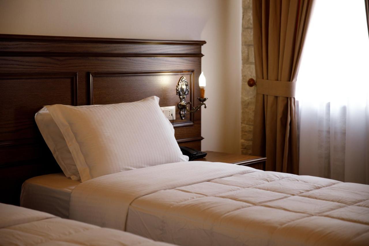 Rose Garden Hotel